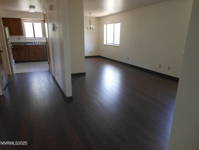 Photo - 551 Douglas St