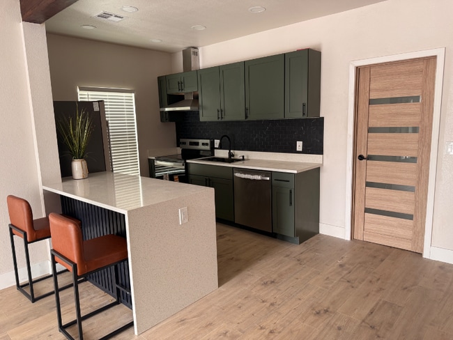 Photo - 1014 E McKinley St Unidad 1014