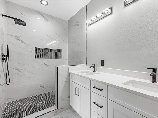 Photo - 8010 Easter St