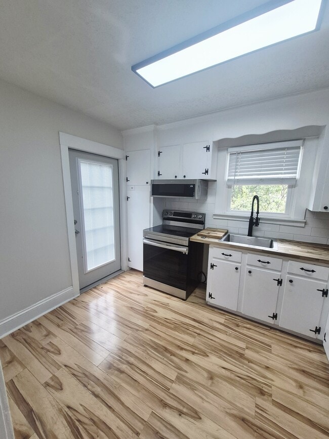 Photo - 110 Phelps Rd