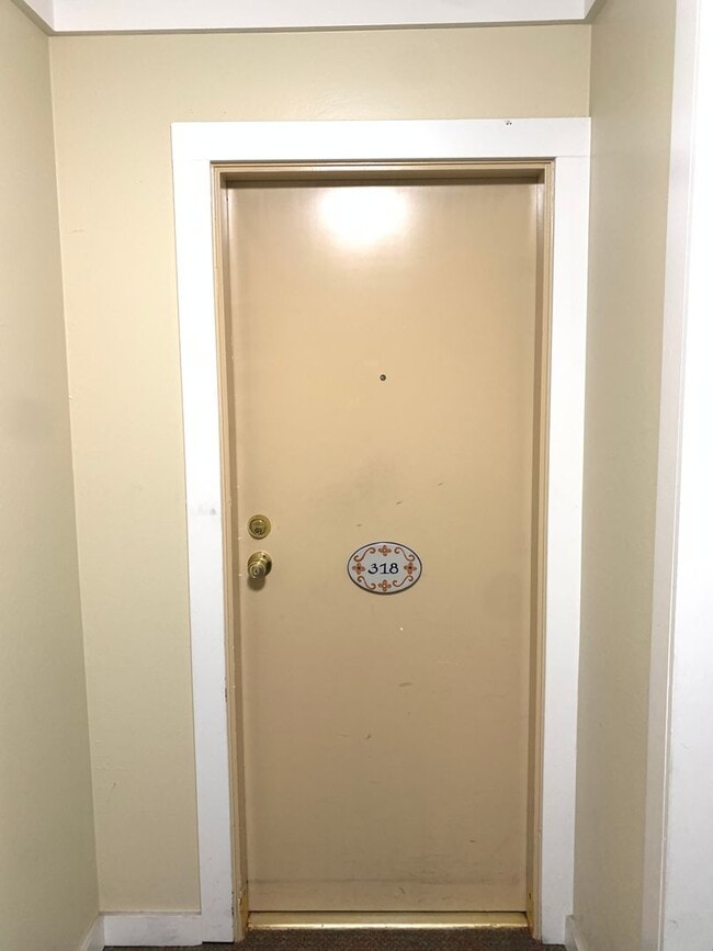 Photo - Top Floor Unit - Balcony - Elevator Access - Community Pool & Tennis Court Unit 318