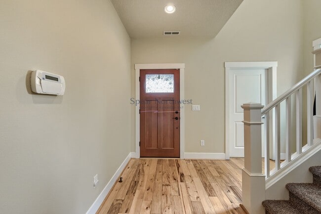 Photo - 552 NE 77th Ave