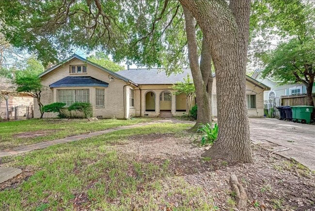 Photo - 6109 Saxon Dr Casa