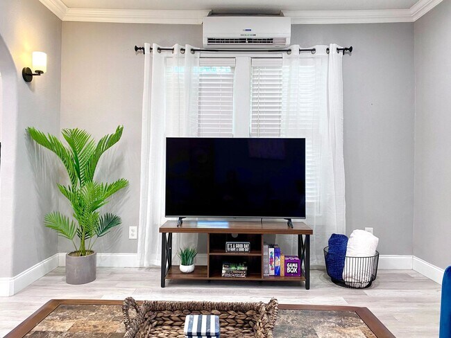 Photo - 1708 Garvin St