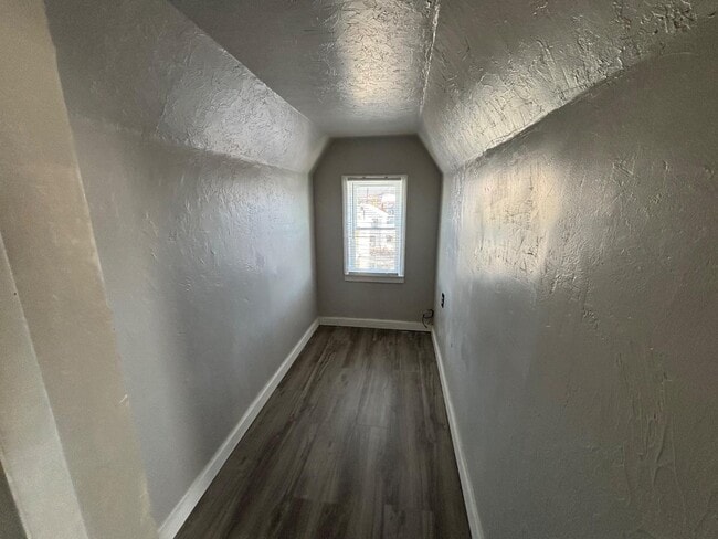 Photo - 211 N 5th Ave