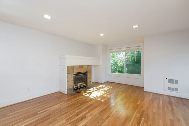 Photo - Charming 3 Bed Townhouse in Seattle
