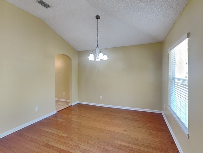 Building Photo - 801 MacKenzie Cir