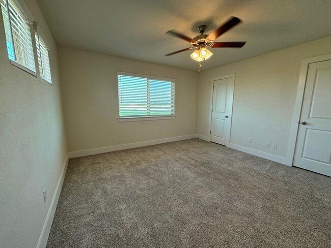 Photo - 549 White Steppe Way