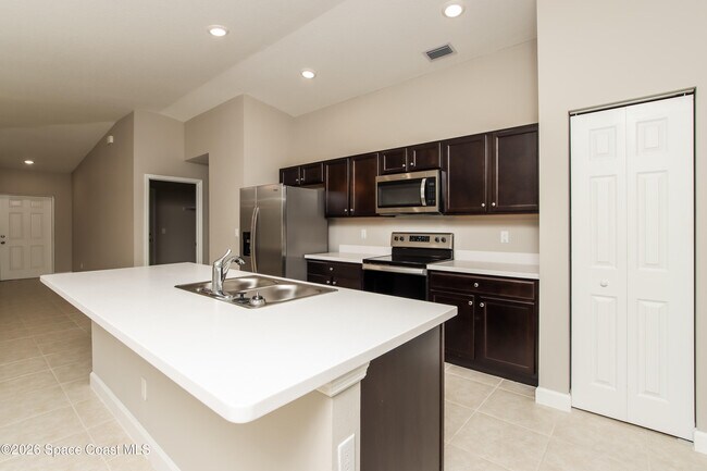 Photo - 543 Reading St SE