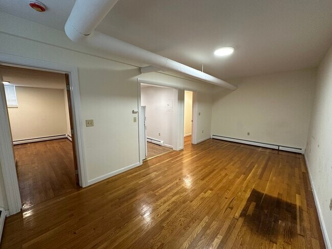 Building Photo - 1 Craigie St Unit B2