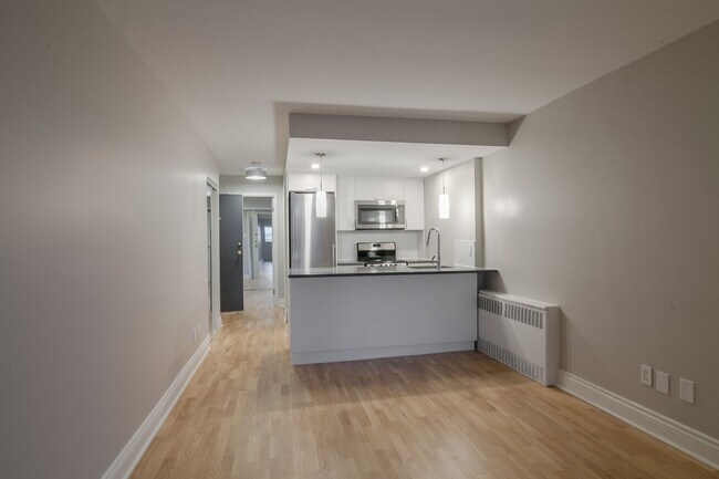 Building Photo - 3460 Rue Durocher Unit 408