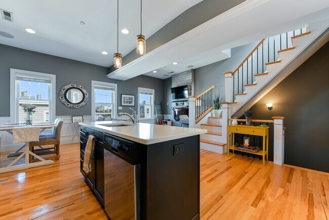 Photo - 5 Grimes St Unit 2