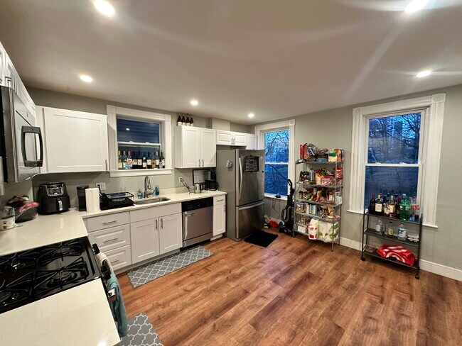 Photo - 172 Saint Alphonsus St Unit 1