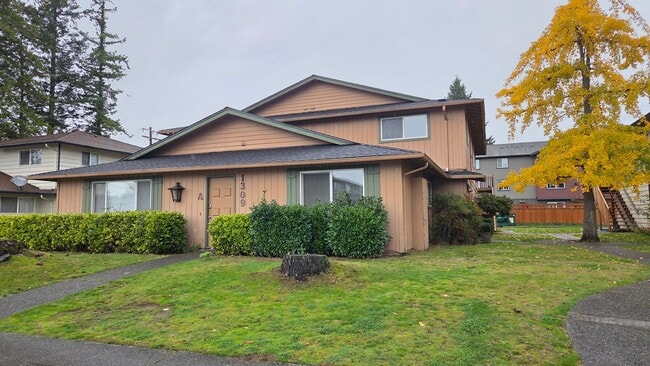 Building Photo - 1309 Wildwood St Unit A