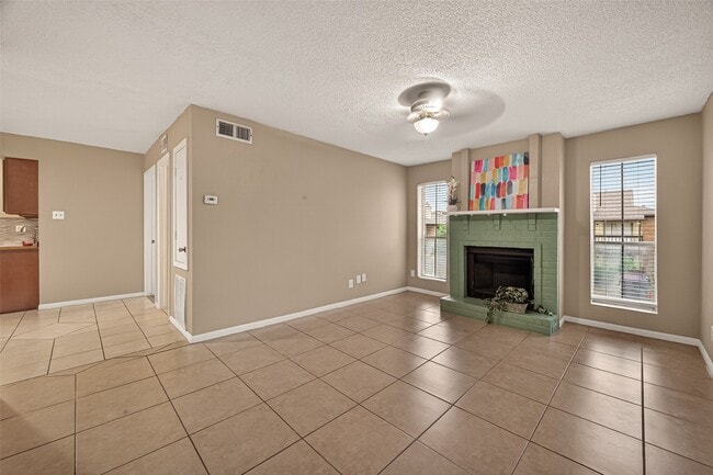 Building Photo - 1500 Bay Area Blvd Unit 208