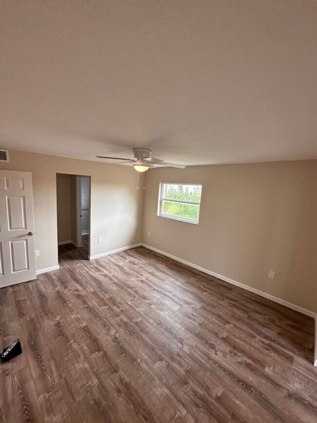 Photo - 55+ 2x2 Newly Renovated Condo Unit 3777 Lake Bayshore Dr.