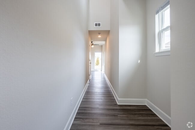 3BR, 2.5BA - 1,464SF - Hallway - Chapman Ridge