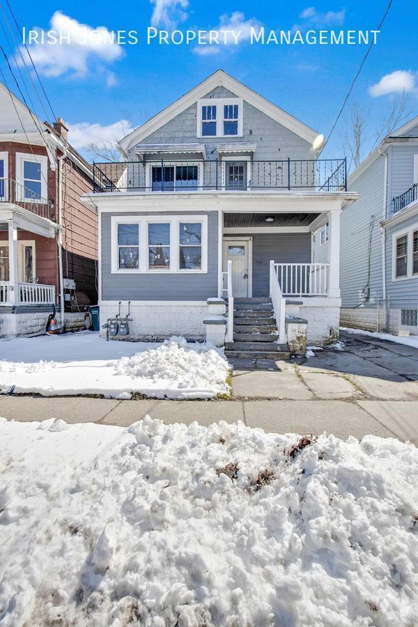 Building Photo - 35 Weyand Ave Unit Upper Rental