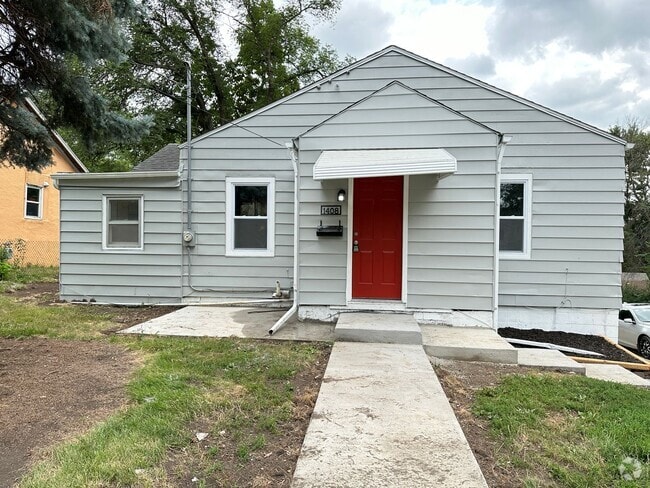 Building Photo - 2 Bedroom with 3 Stall Attached Garage Rental