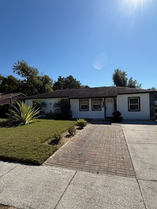 Photo - Beautiful 3BR 2BA Home w/ Fenced Yard in Tampa