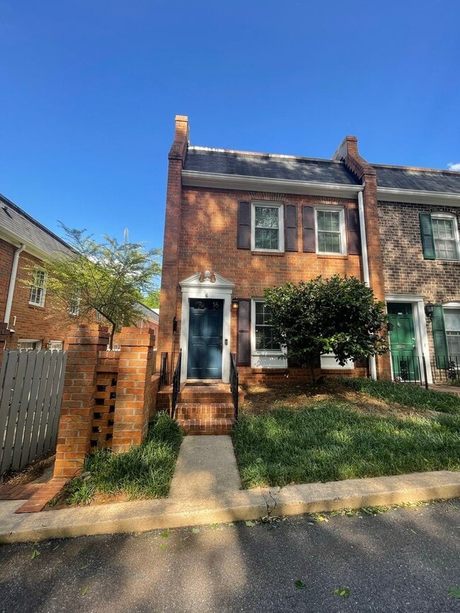 Building Photo - Williamsburg Townhome Available for Rent