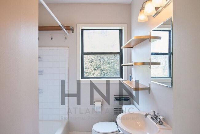 706 Argonne Ave NE Unit 4