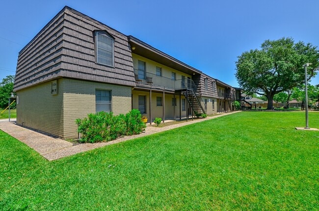 Building Photo - 1526 East Ave Unit 204