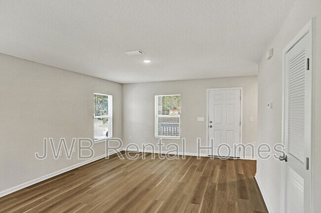 Photo - 1614 State St W