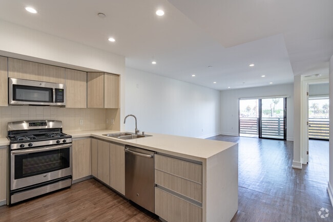 Photo - Hayworth Hyde by Wiseman