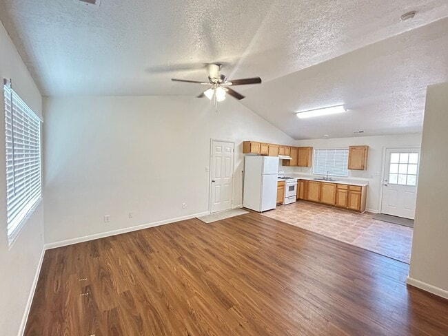 Building Photo - Cedar City House!!!