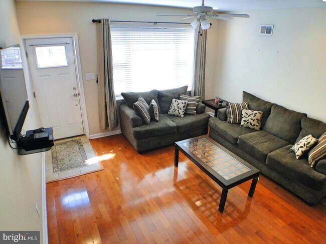 Photo - 2533 S Rosewood St