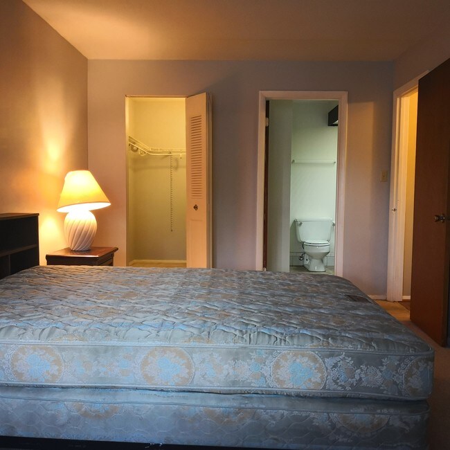 Bedroom_1 - 808 Stratford Dr Unit 21