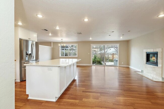 Photo - 679 Clay St Unit A