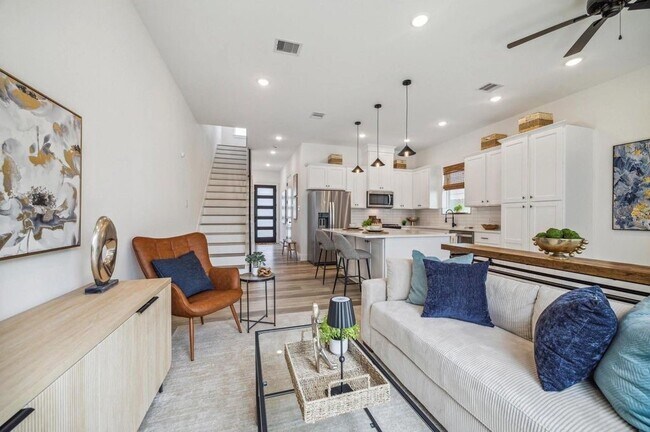 Photo - 9523 Willow St