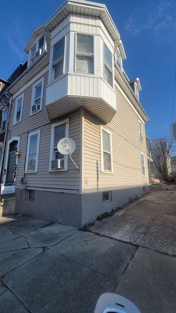 Building Photo - 301 N Queen St Unit 2nd FL