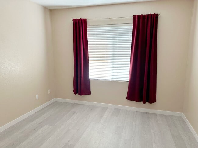 Photo - 204 Crooked Tree Dr