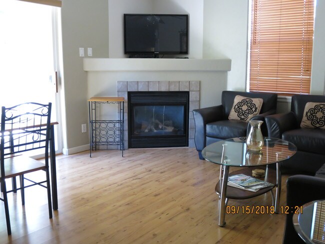 Spacious living room - 2701 Midland Ave Unit 813