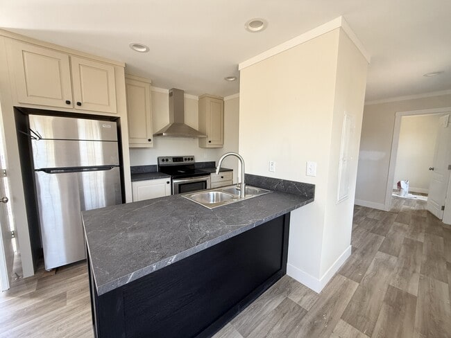 Photo - 719 Peyton Rd