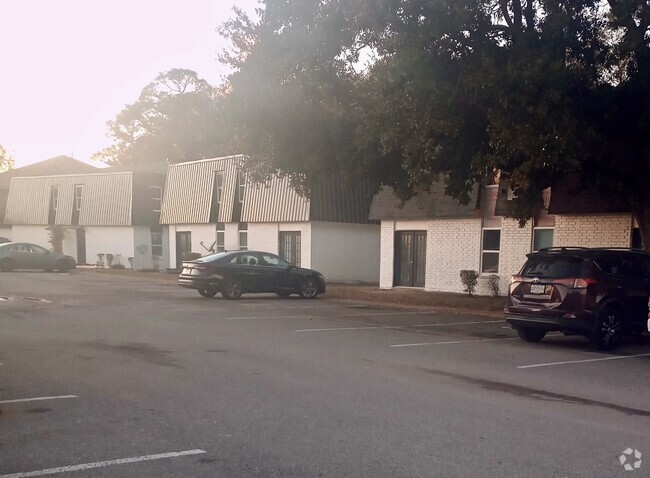 Building Photo - Sea Breeze Townhomes