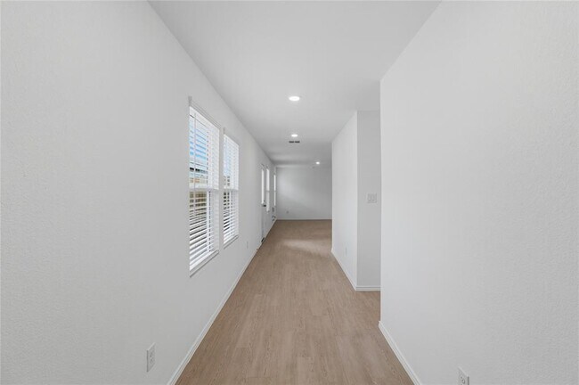 Photo - 596 Sormonne Lp