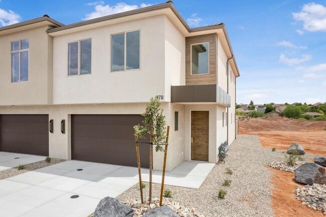Photo - 1008 Manen St