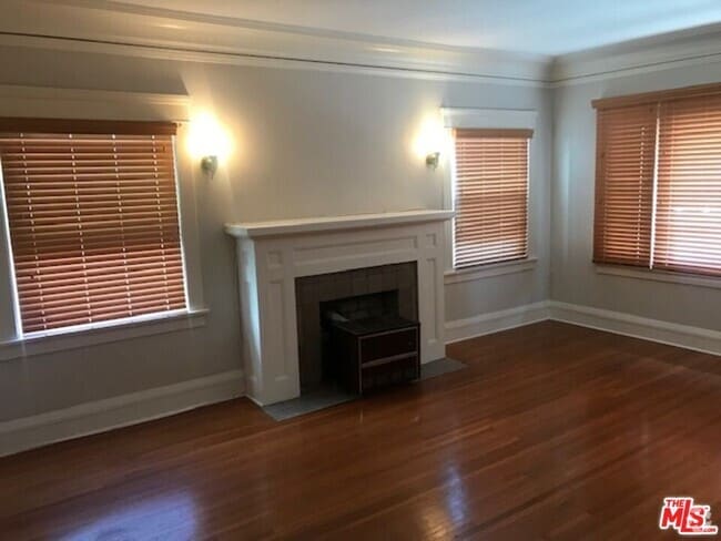 Building Photo - 1025 Locust Ave Unit 5 Rental