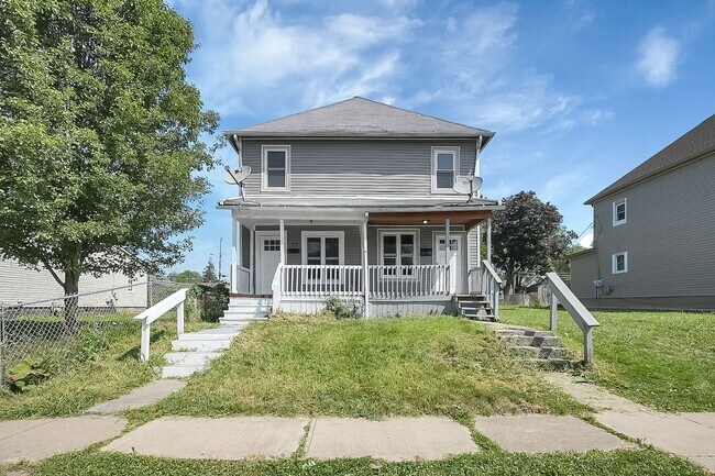 Photo - Newly Updated 2 Bedroom Home – Bright, Mod... Unidad 490