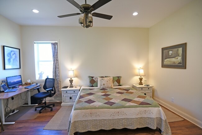 Photo - 210 Beltline Rd