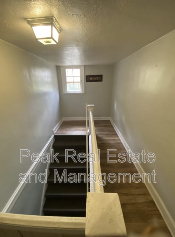 Photo - 253 Eastern Ave SE