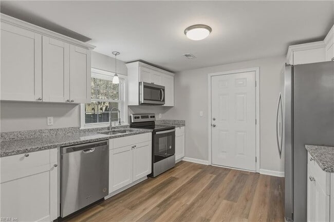 Photo - 720 Forbes St