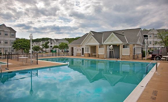 Outdoor Swimming Pool & Sun Deck