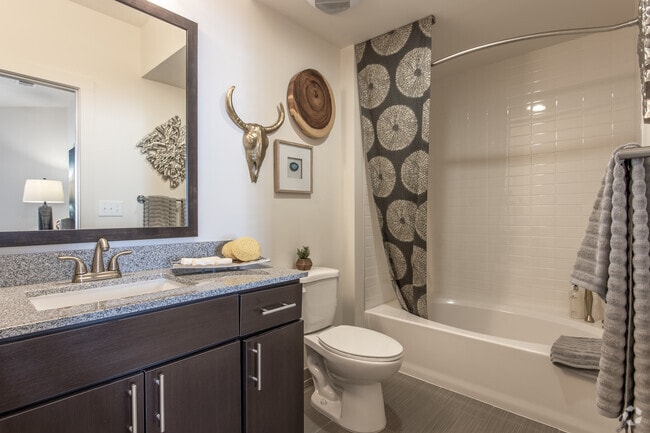 1 BR, 1 BA - 906 SF
