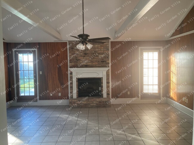 Photo - 2119 Highway 3185