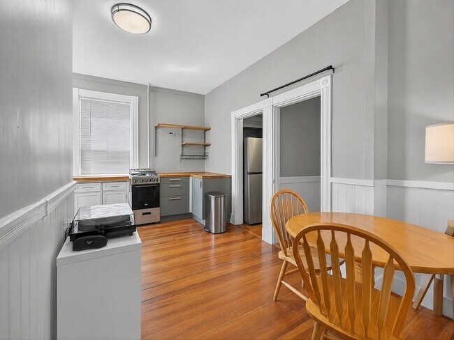 Photo - 41 Walnut St Unit 1R